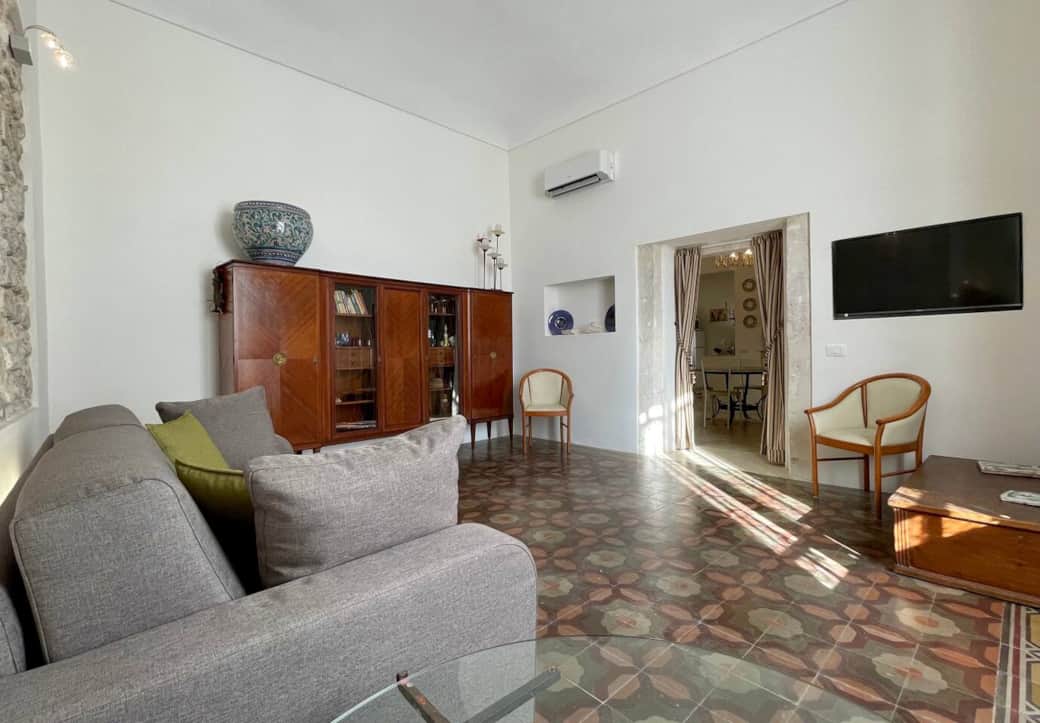 Living room - A very large, bright room, equipped with "Smart satellite TV". Living room - A very large, bright room, equipped with "Smart satellite TV".