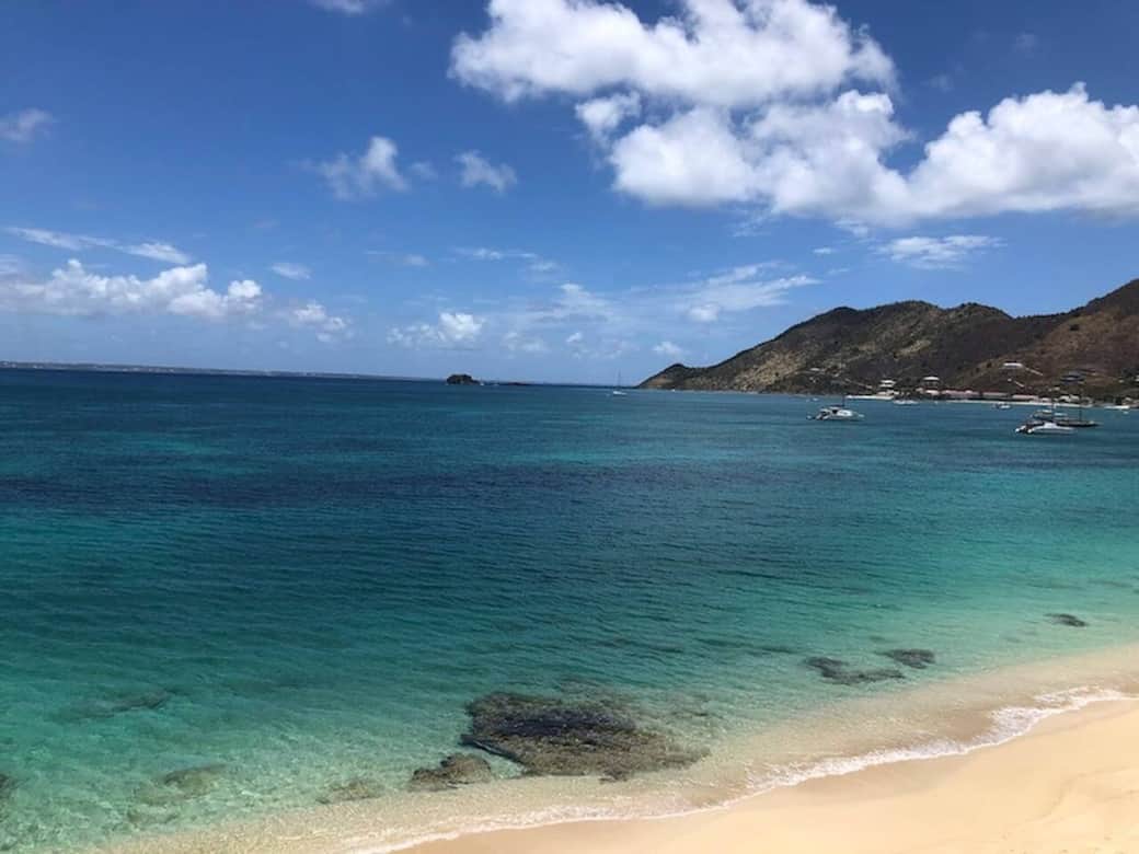 Beach accessible at the bottom of the apartment Ti Dream