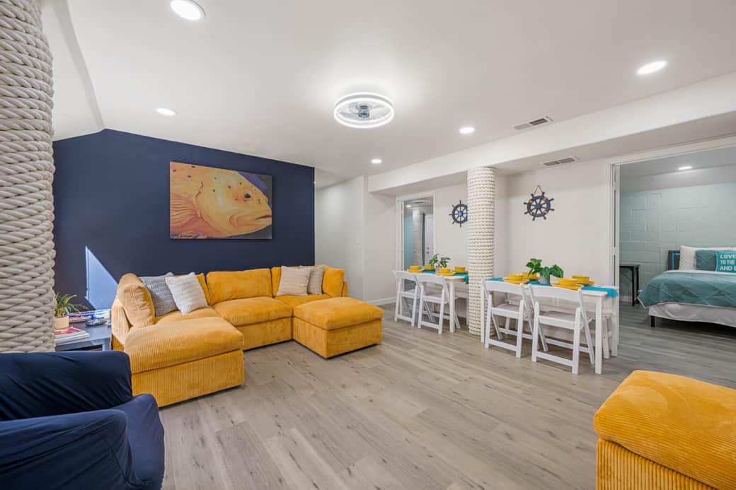 Living and dinning with coastal vibe.