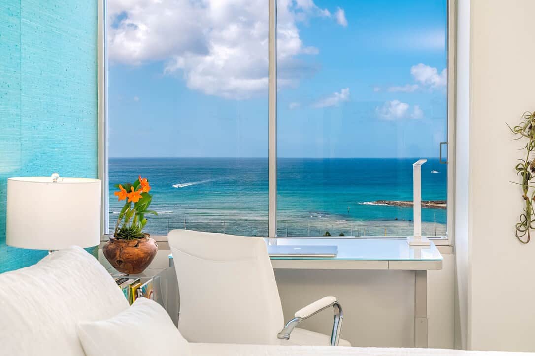 Endless ocean and sky from the bed and desk. Unobstructed views!
