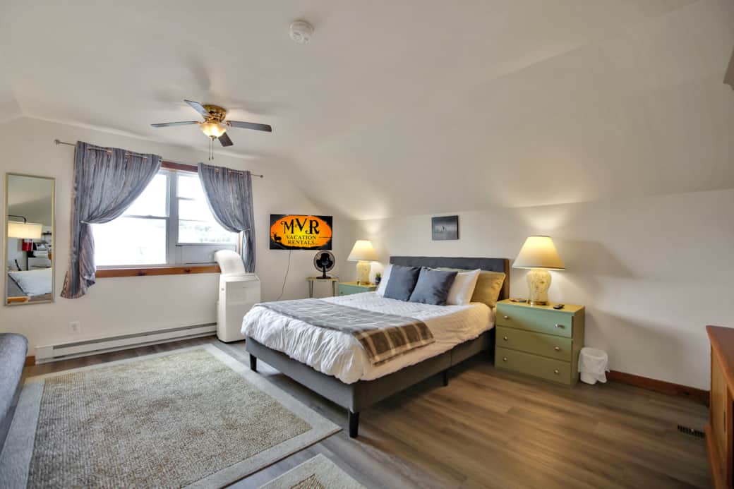 1 Queen bed, 1 futon sofa. 