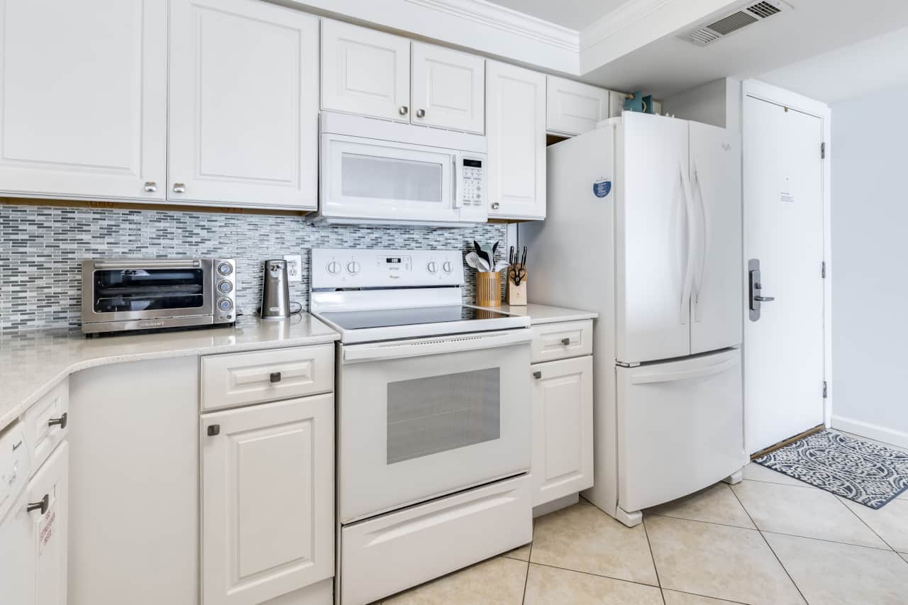 Updated and fully equipped kitchen!