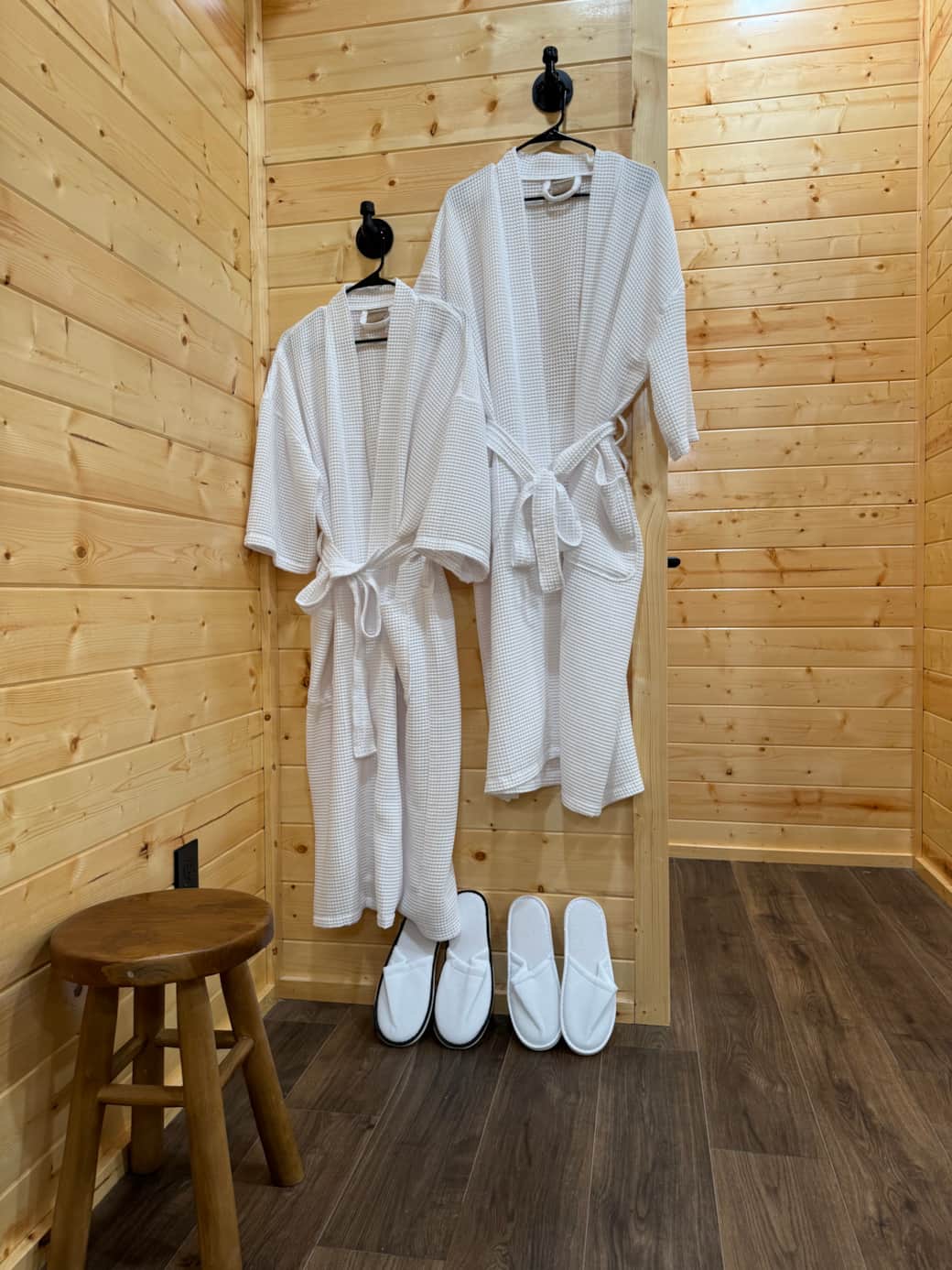 4 robes included