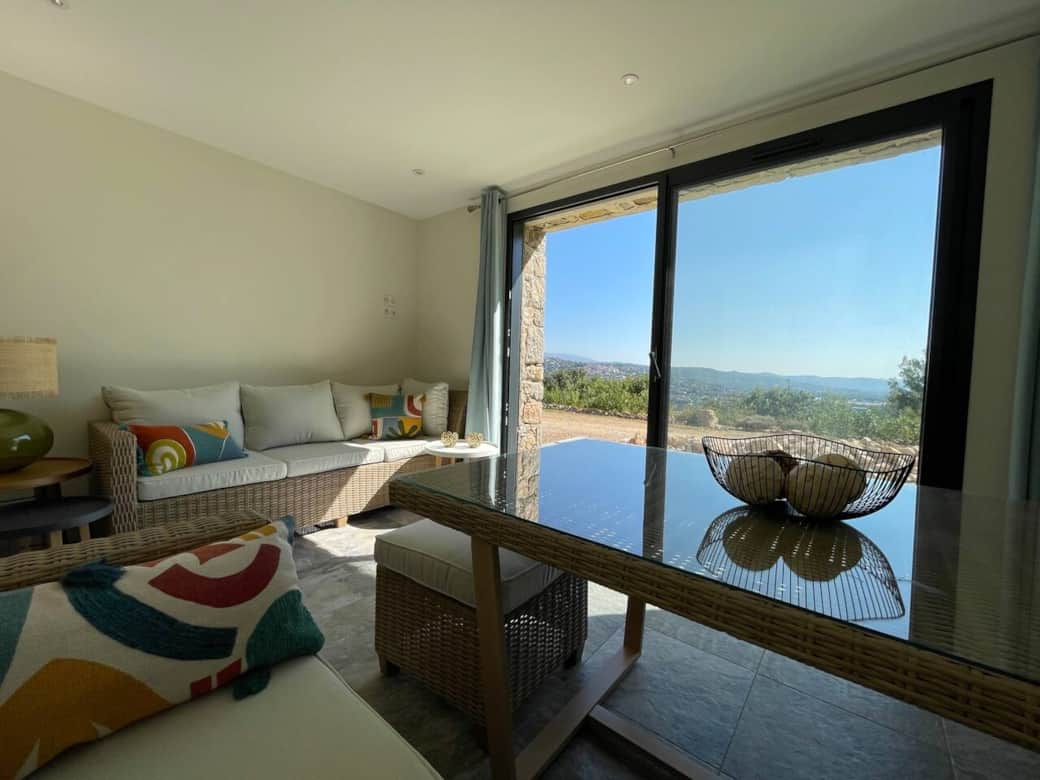 Séjour avec vue sur la vallée