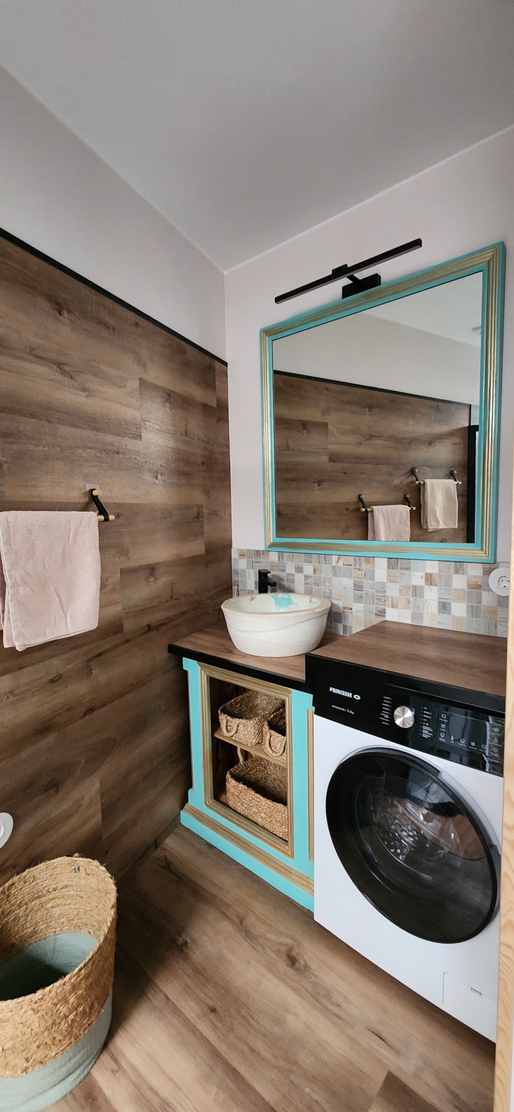 Floeca stylish bathroom with warm wood tones and modern comfort for a relaxing Madeira stay Floeca stylish bathroom with warm wood tones and modern comfort for a relaxing Madeira stay