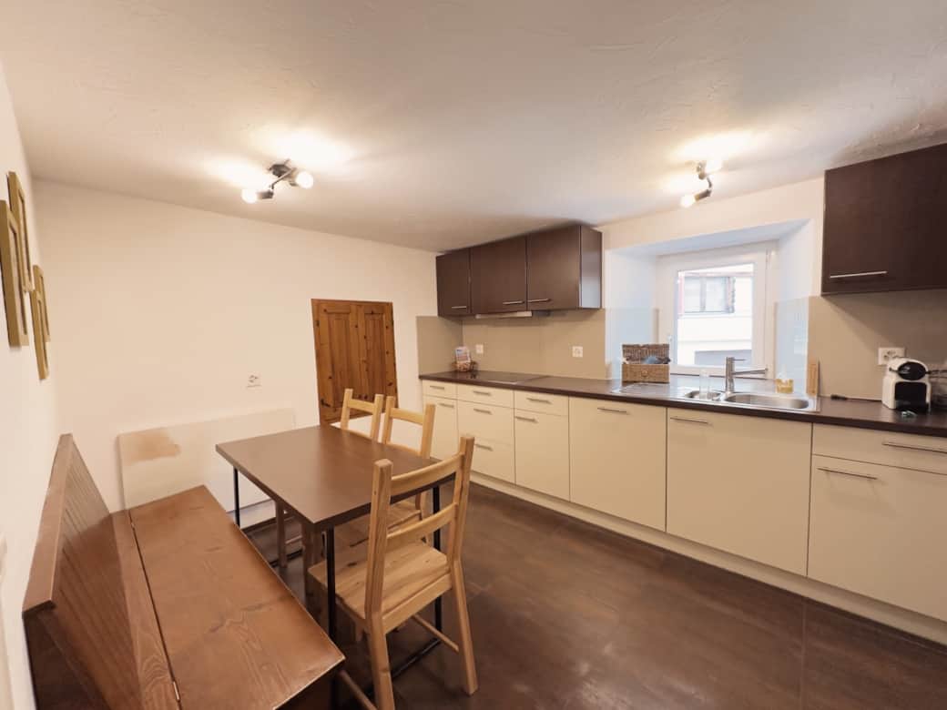 Helle, moderne Küche im Tgesa Monica. Perfekt für gemeinsame Kochmomente