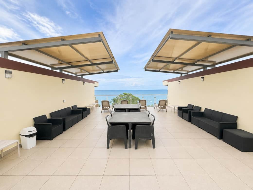 6th Floor Rooftop Lounging Area