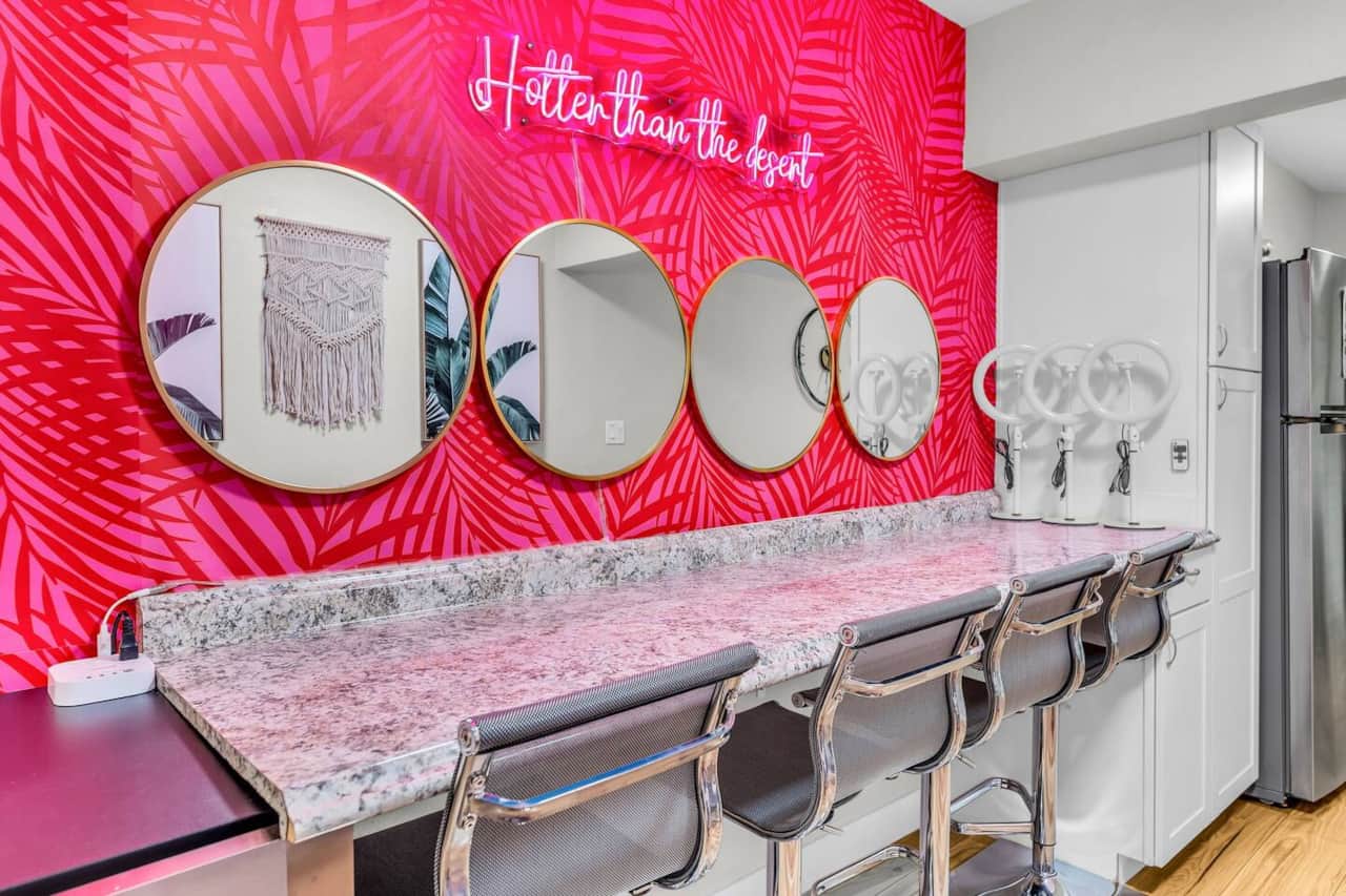 Spacious beauty bar w/ ring lights 