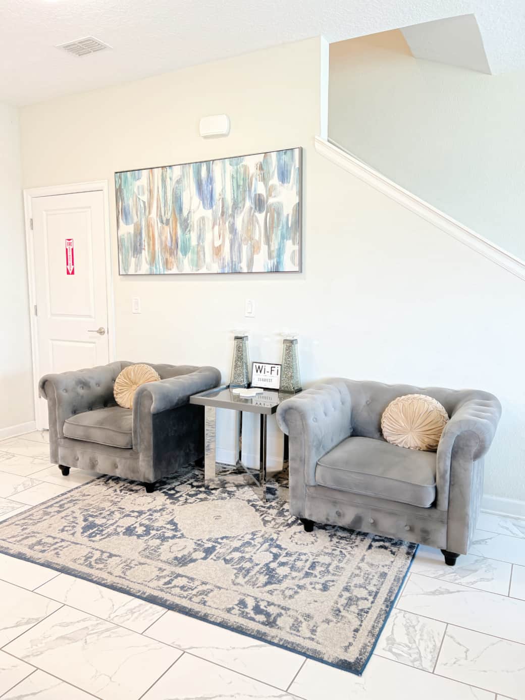 KITCHEN/LOUNGE AREA