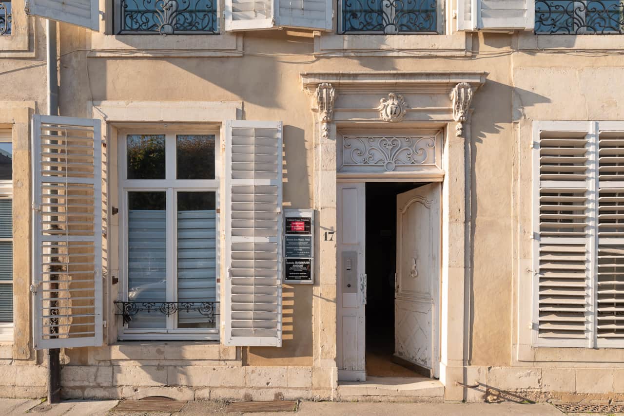 Porte du 17 place de la Carrière