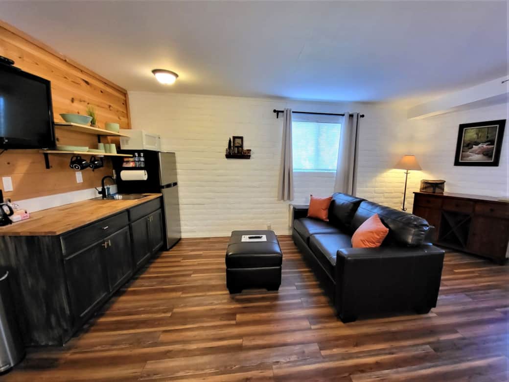 104 Hook, Wine and Sinker Apartment in