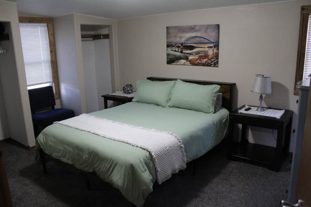 Bedroom 2- 1 Queen Bed