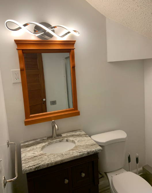 Full Bathroom 2