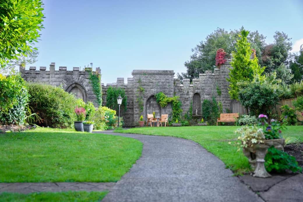 Lonsdale beautiful garden. 
