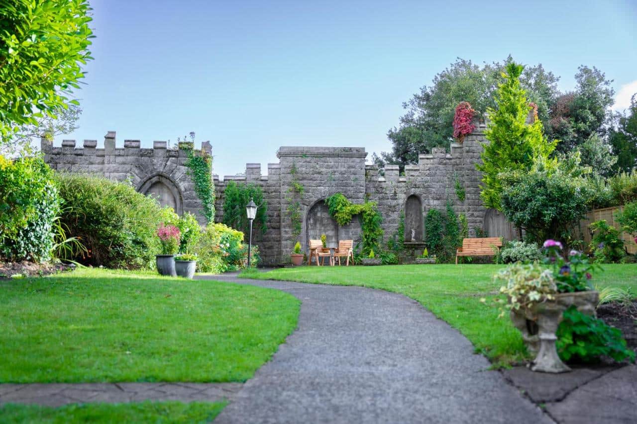 Lonsdale beautiful garden. 