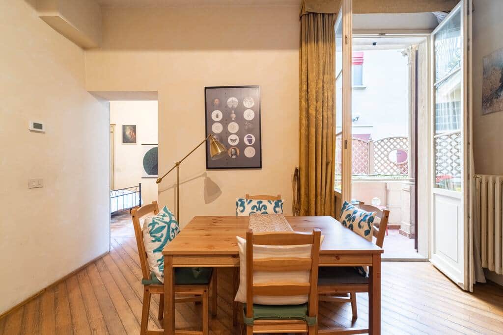 Dining table - Tavolo da pranzo Dining table - Tavolo da pranzo