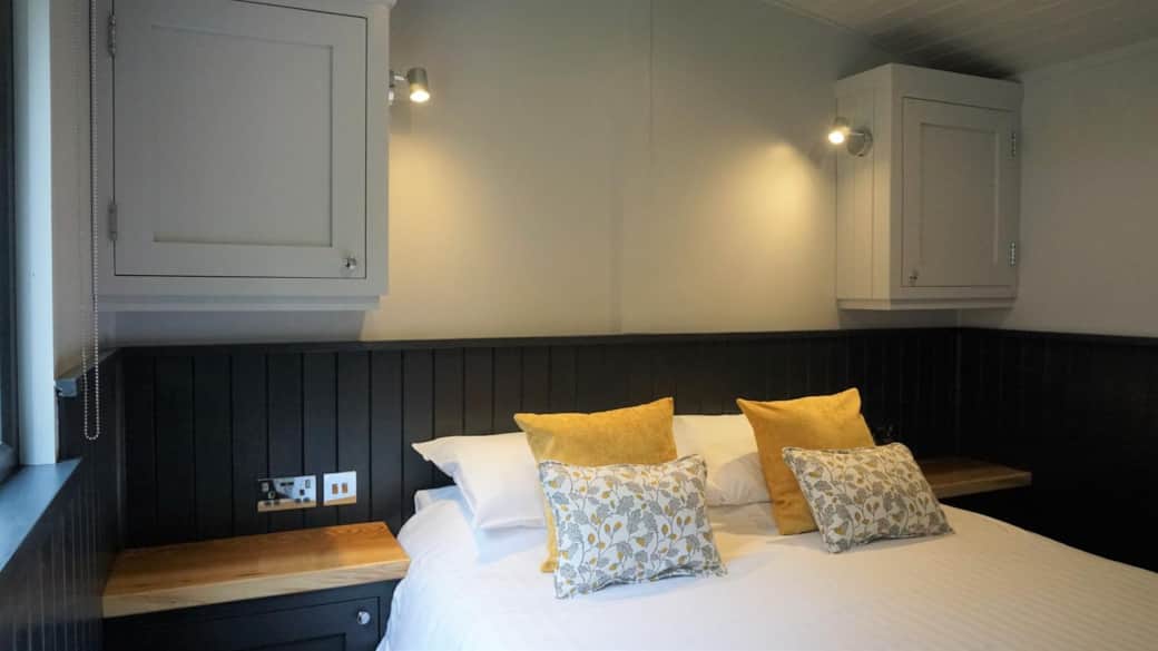 Cosy king-size bedroom with luxurious linens