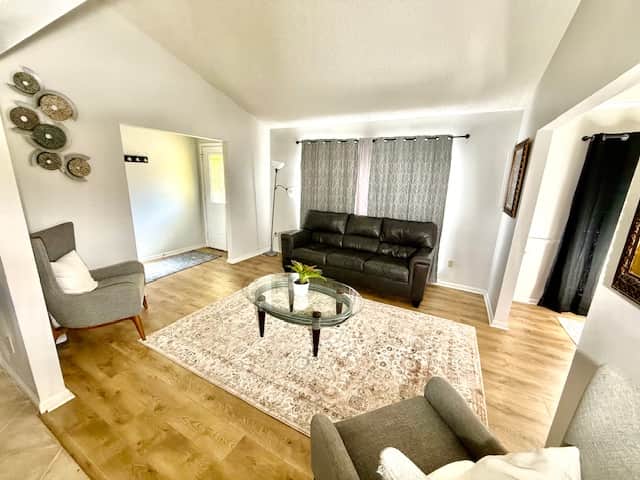 The large picture window allow the natural light  to come through.