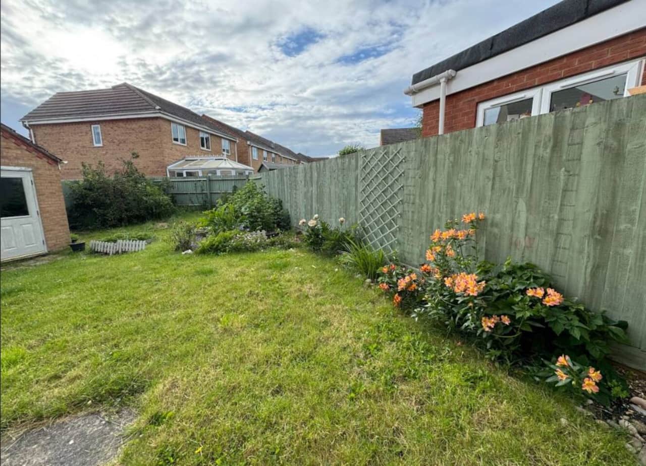 Home away in Bedford - Back Garden