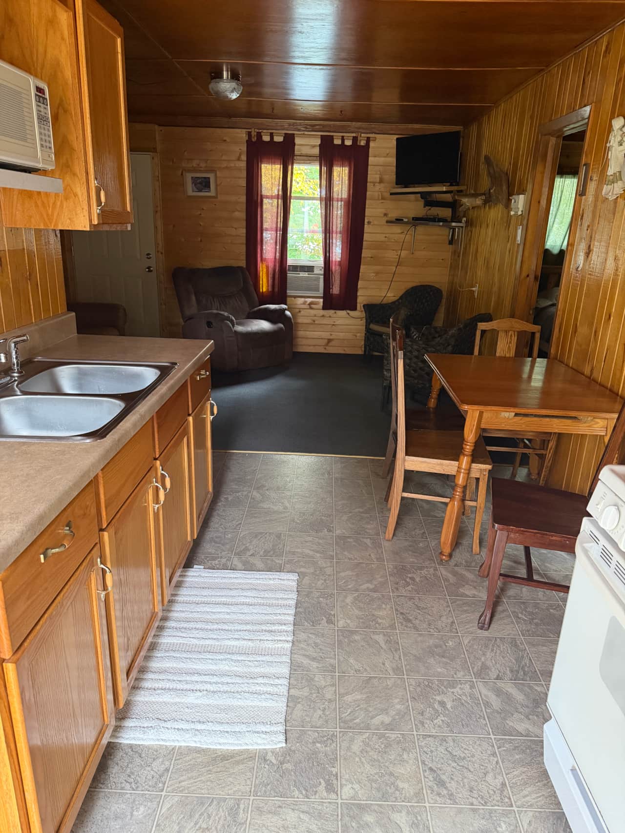 Full kitchen