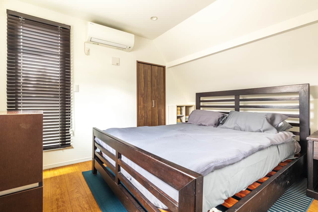 Meguro bedroom natural light blinds