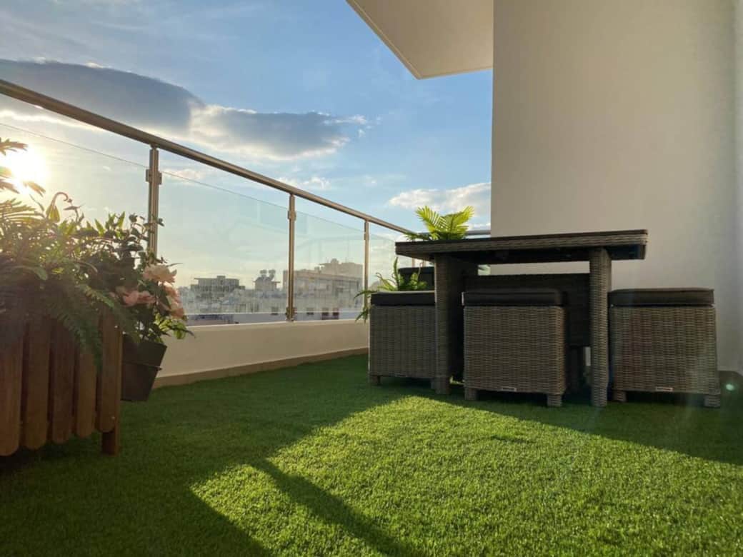 Alfresco dining table with 4x stools