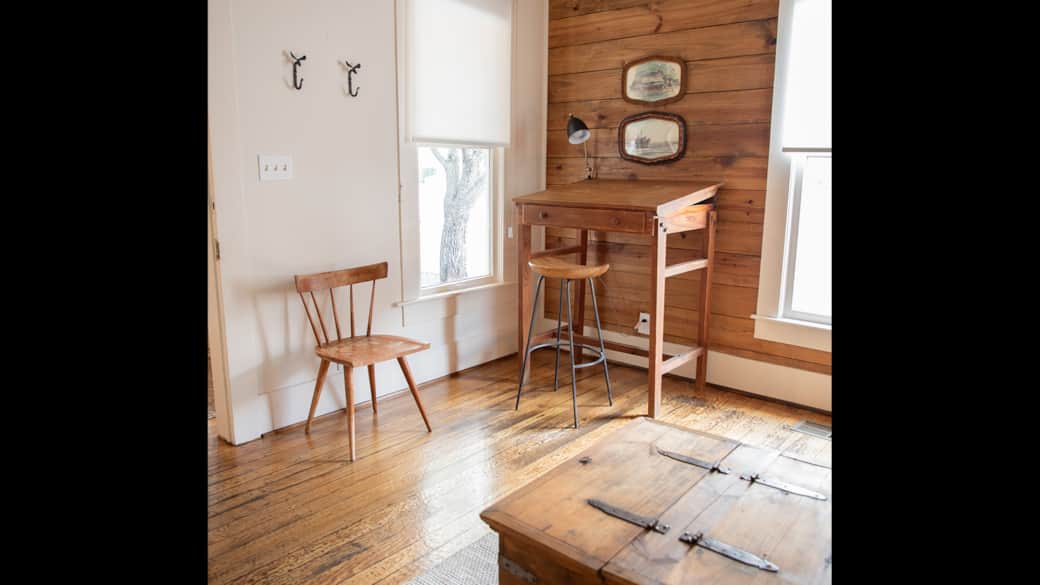 Suite 02_Living Room_02