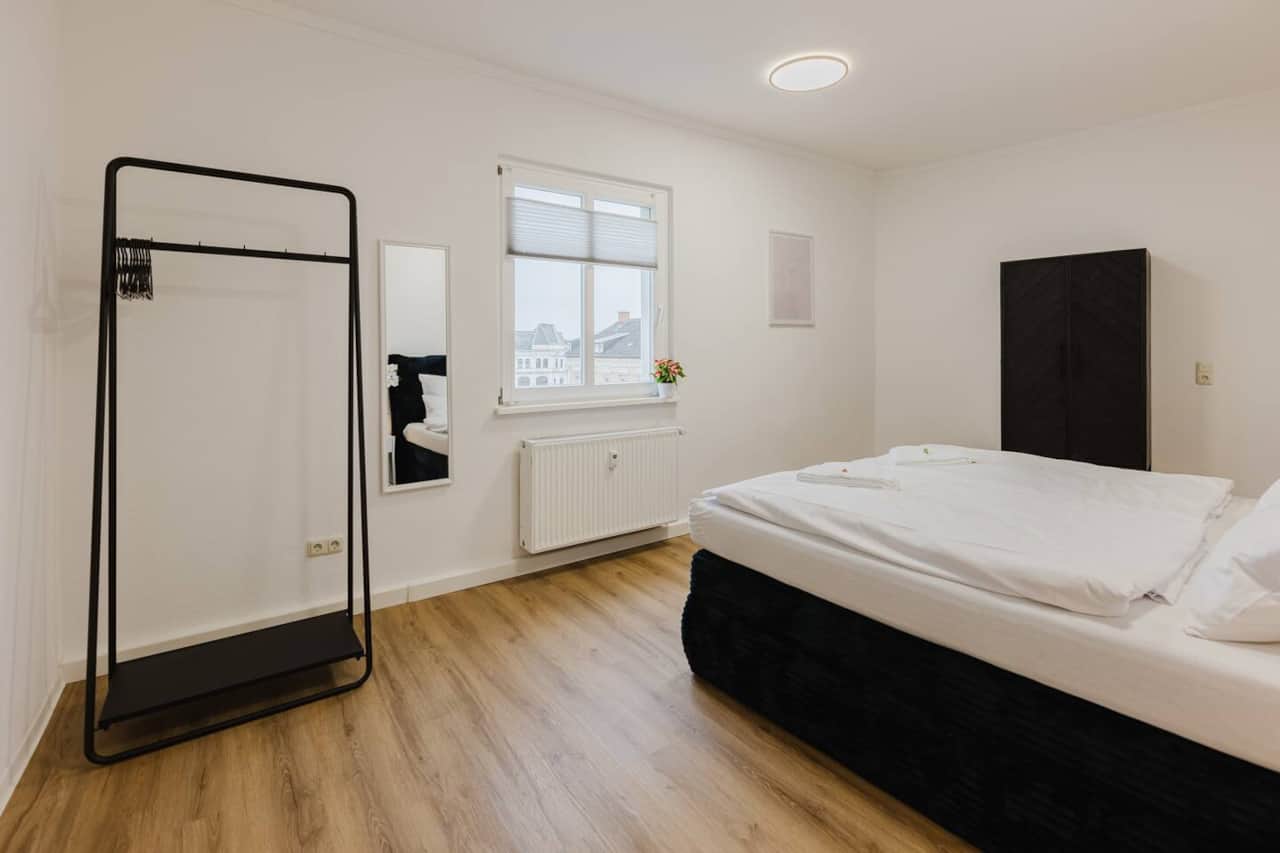 Schlafzimmer 1
