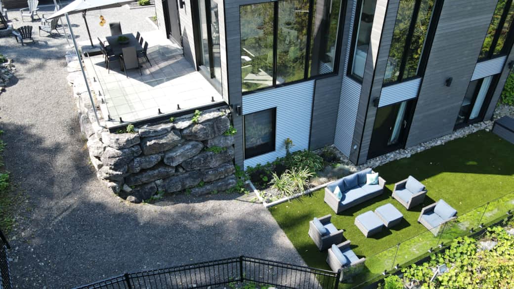 2 large furnished terraces