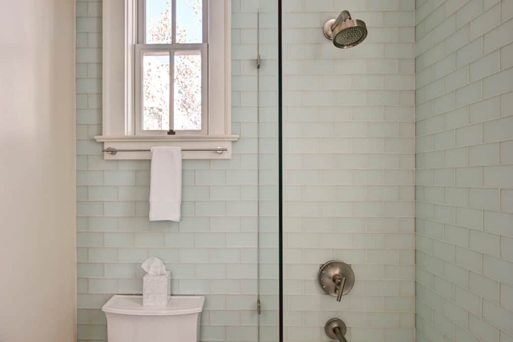 Penthouse Suite_bathroom shower/tub