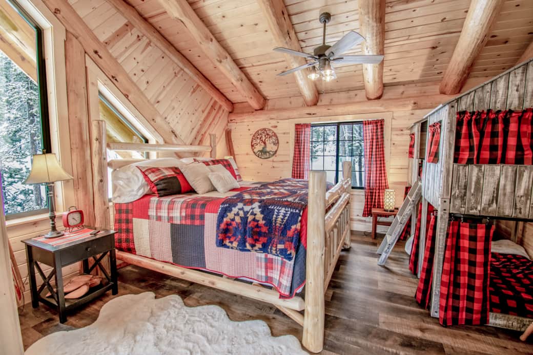 The Odell Suite (private). California King log bed +  cabin bunk bed (2 twin beds).