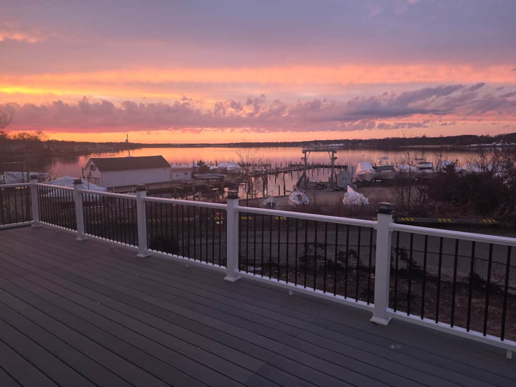 Metedeconck River Balcony