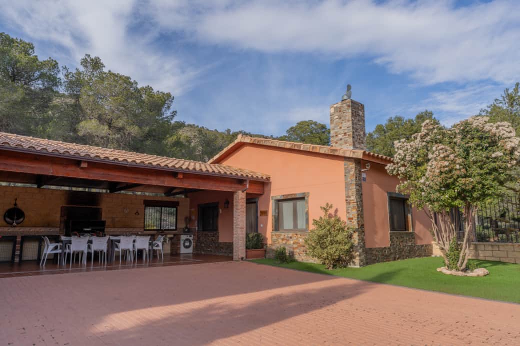Porche exterior con Mesa y Barbacoa!