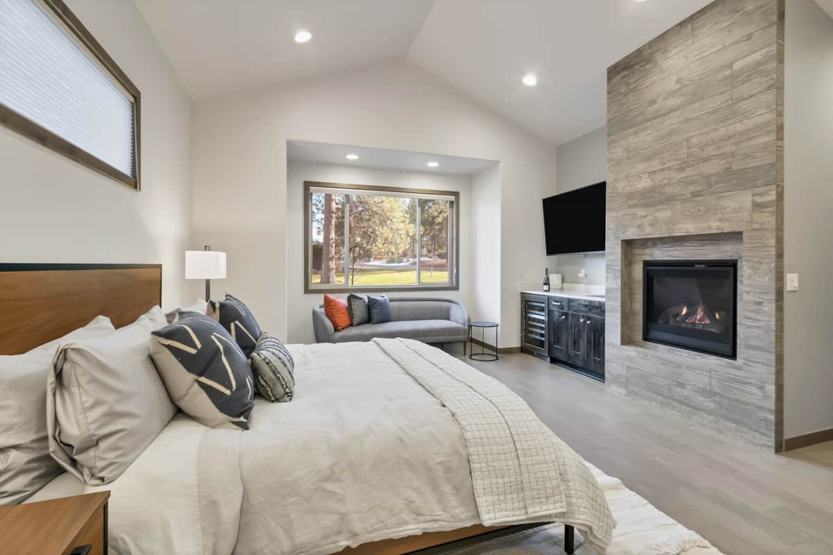 King casita with fireplace and wine fridge