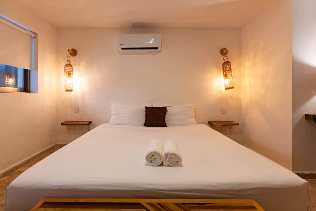 Bedroom 1 - 1 King size bed  Bedroom 1 - 1 King size bed