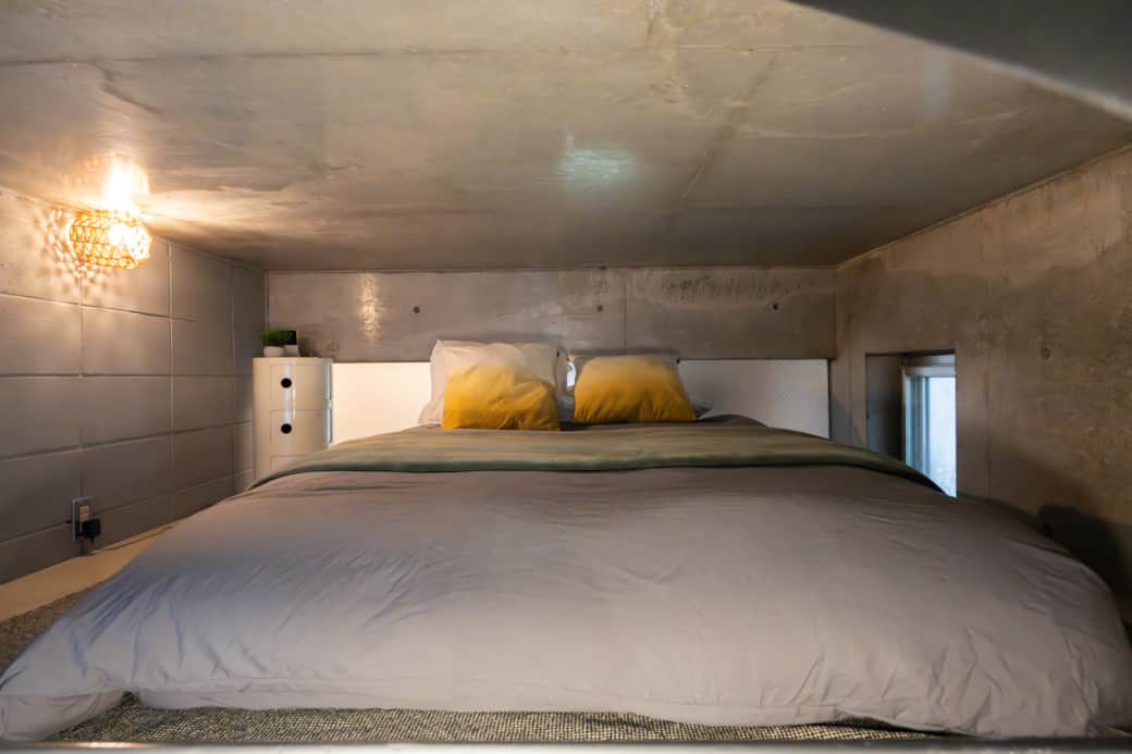 Bed02