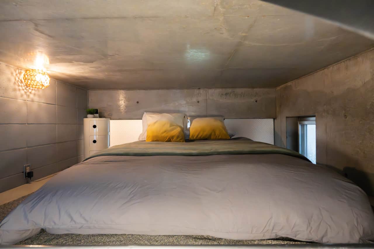 Bed02