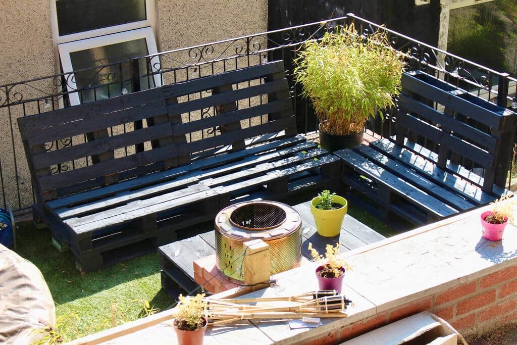 There's a nice seating area with a fire pit and Hot Tub.