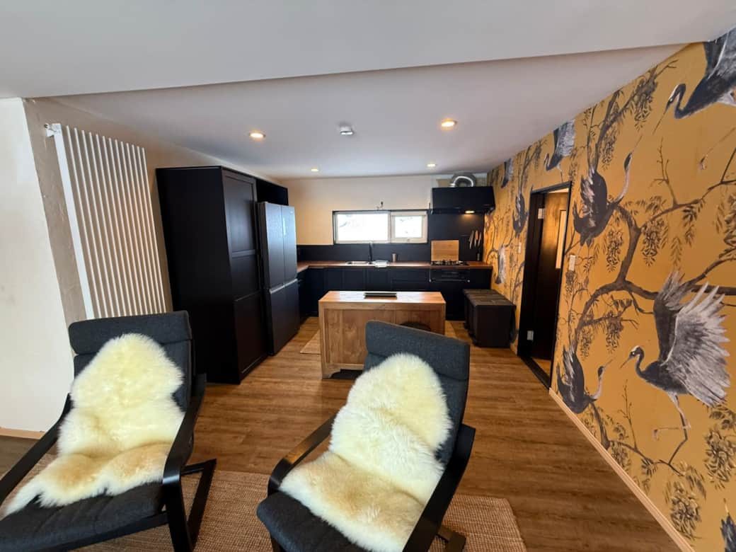 Rusutsu Tsuru-2 living kitchen