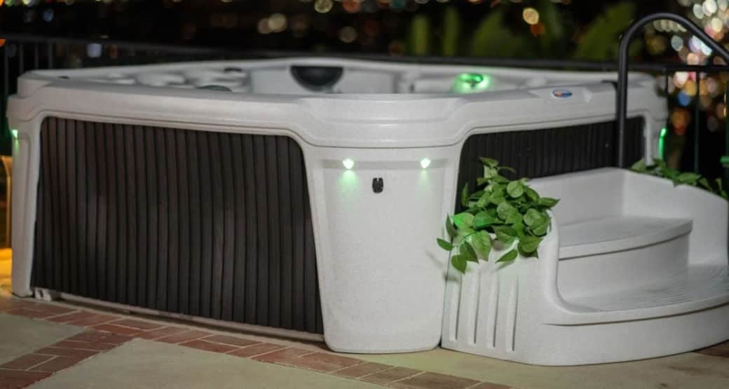 New on-site 4 - 6 person hot tub under the carport. (Not shown in outdoor pictures)