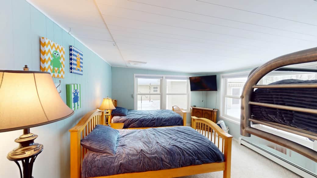 Bedroom 2- Two Twin Beds & Bunk