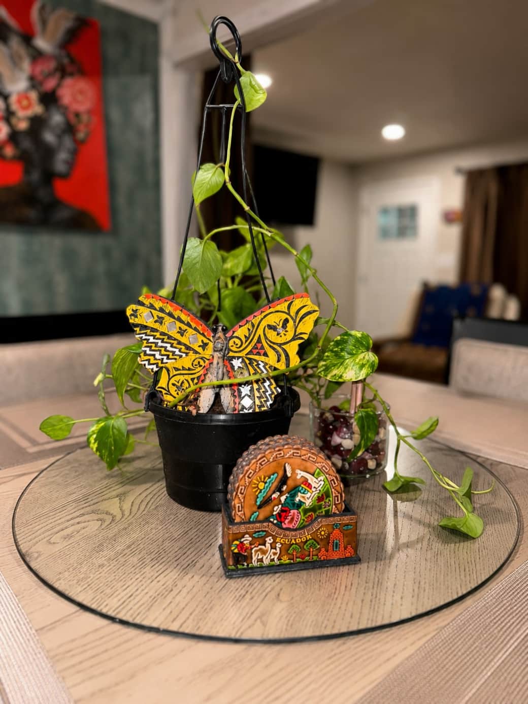 Enjoy being introduced from travel souvenirs from various countries, your home away from home.