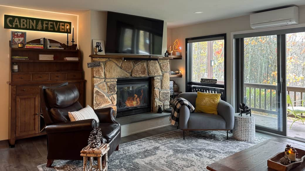 Spacious living room w wood burning fireplace.