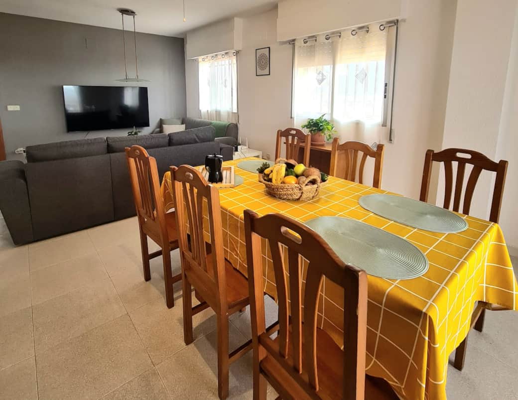 Nuestro alojamiento está decorado con pinturas originales. Nos esforzamos para que sea un lugar único Nuestro alojamiento está decorado con pinturas originales. Nos esforzamos para que sea un lugar único