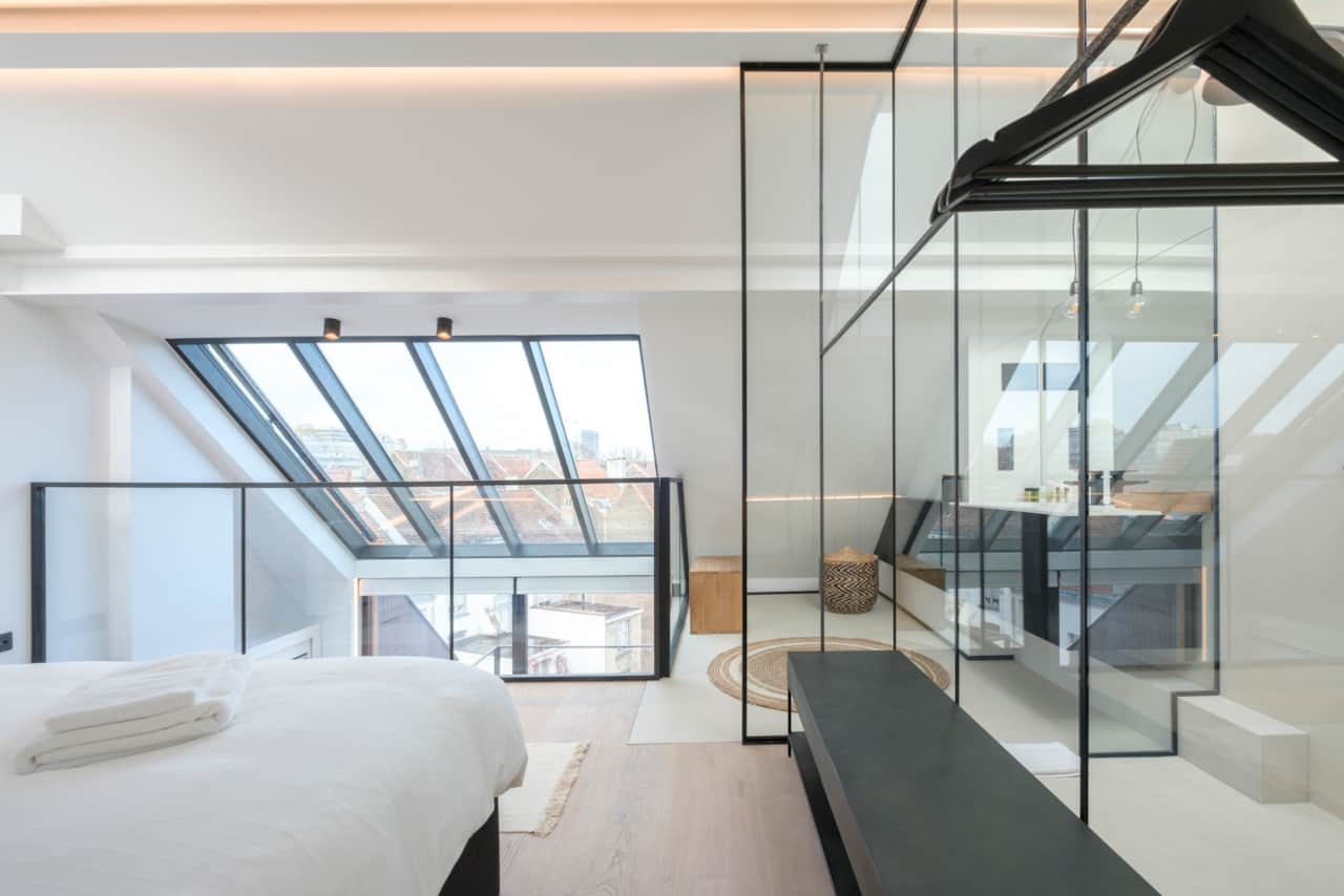 Bedroom / Bathroom