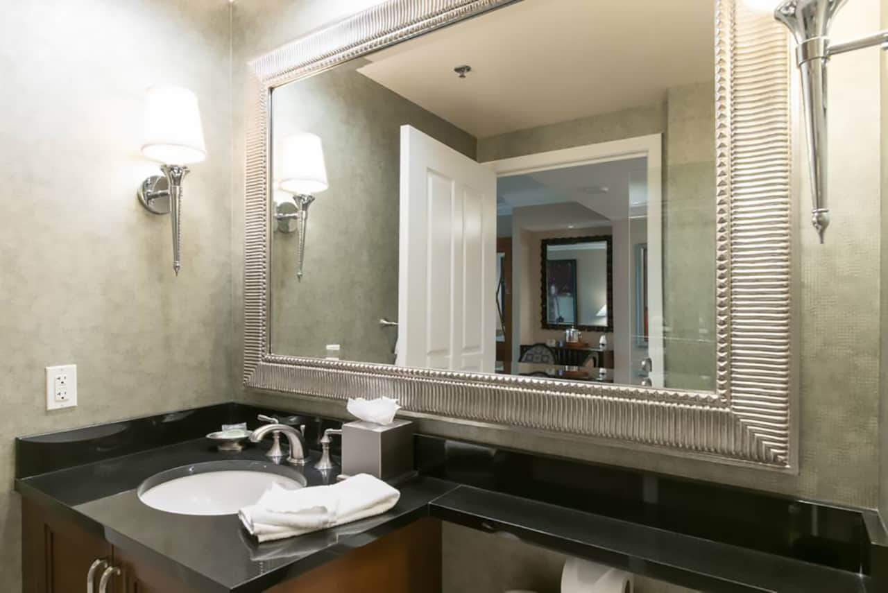 MGM Signature  Bathroom