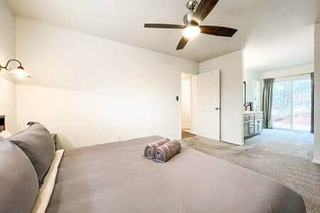 Large, spacious King suite! Plush linens!