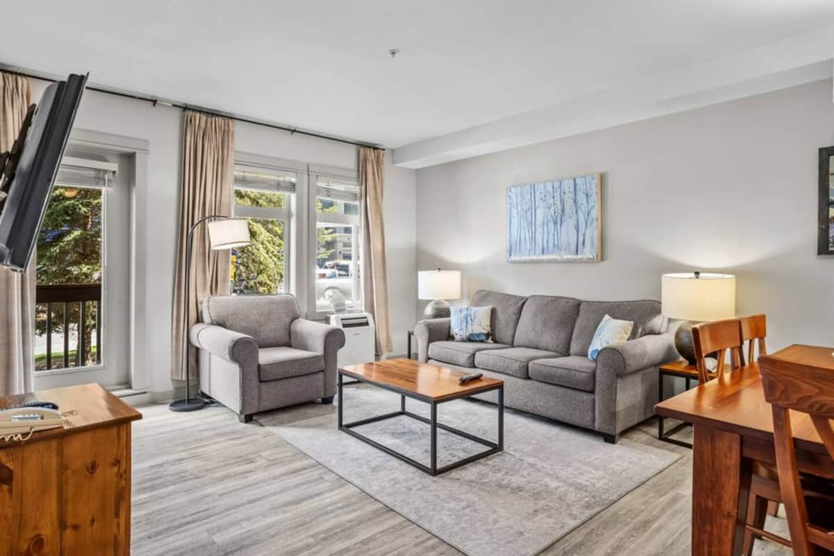 Cedar & Stone - 2 Bed 2 Bath with Pool/Hot tub