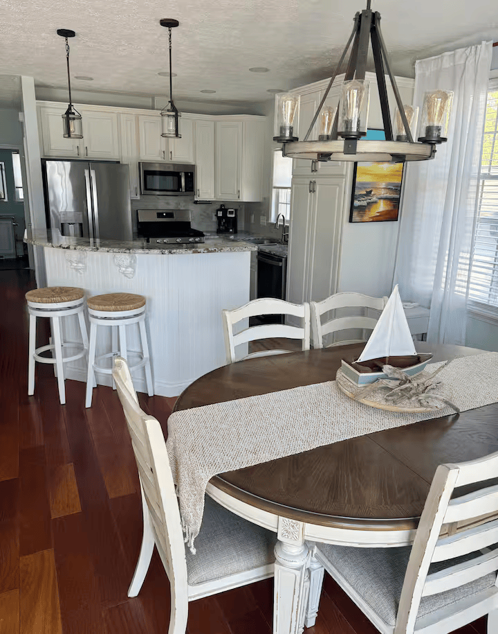 Charming Lexington rental dining space with beach-inspired decor