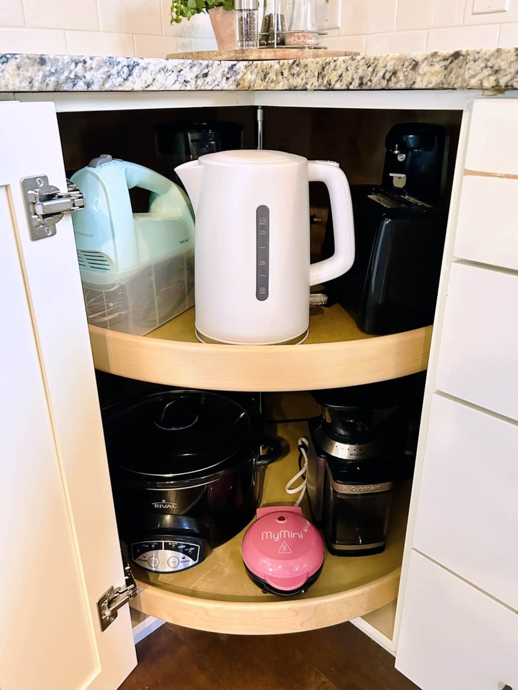Small appliances include toaster, kettle, blender, crockpot, and more!